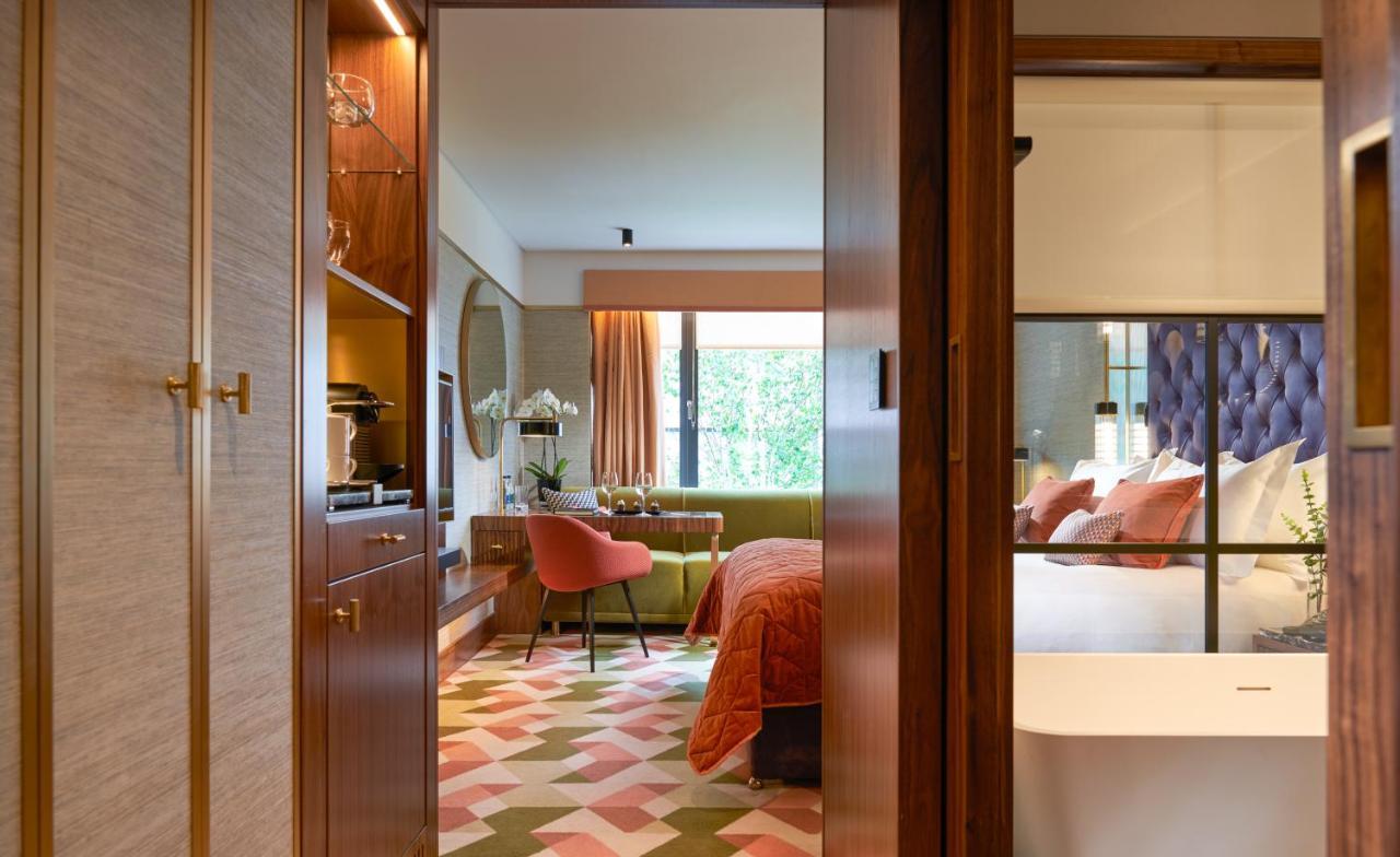 The Fitzwilliam Hotel Dublin Exterior photo A suite at the hotel