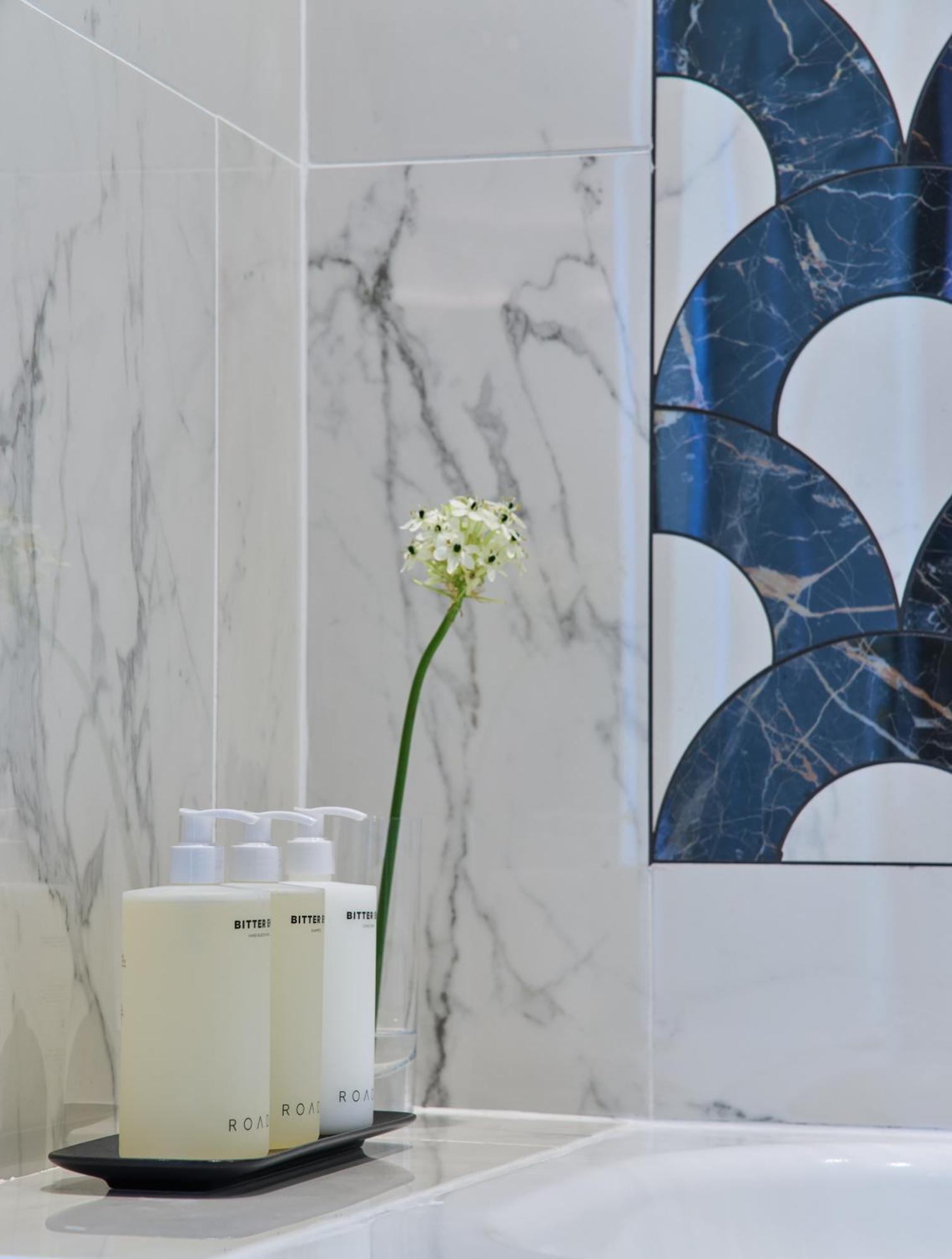 The Fitzwilliam Hotel Dublin Exterior photo A bathroom at the hotel
